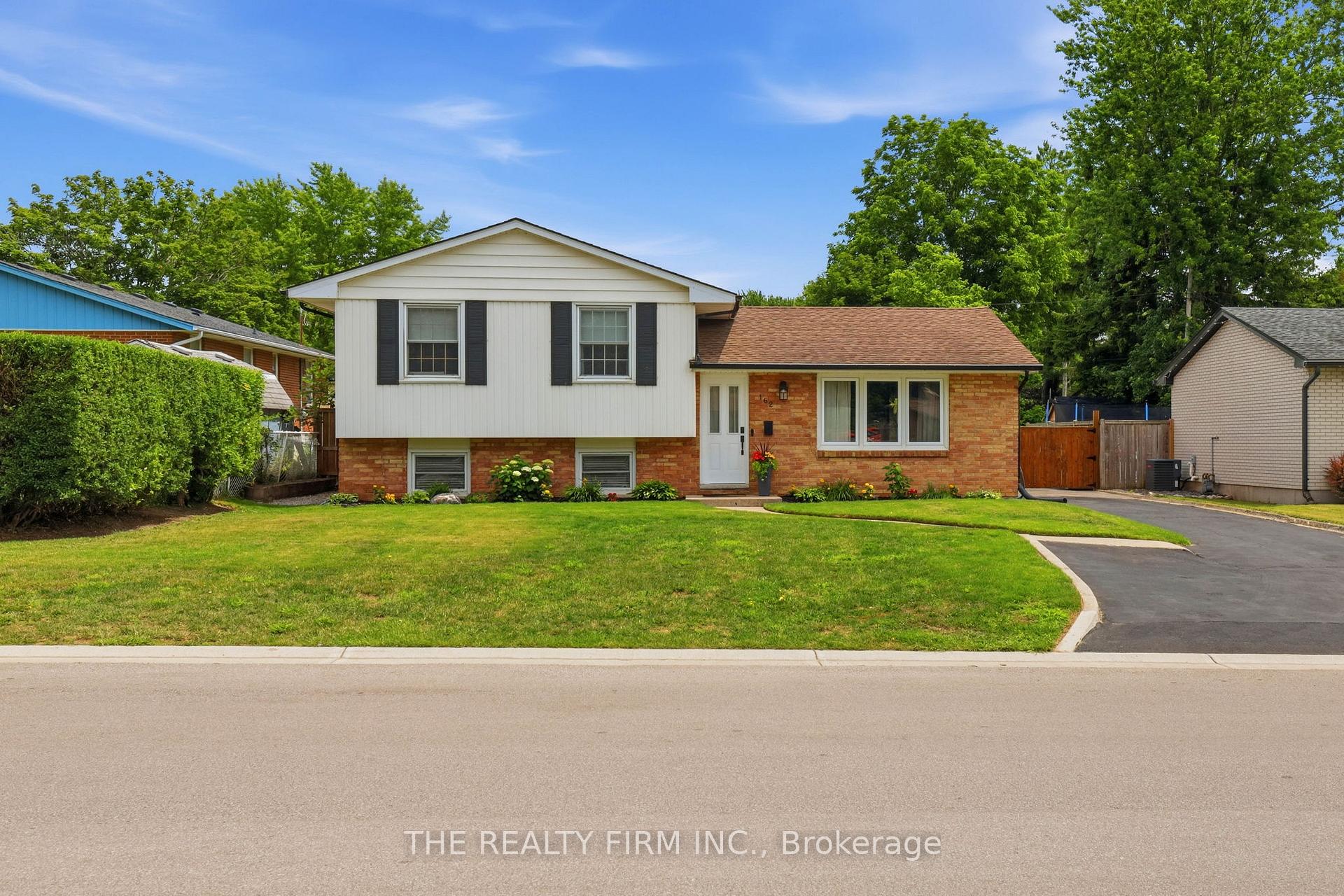 Photo 1 of 162 Oakwood Drive, Thames Centre, Dorchester — HOMEH