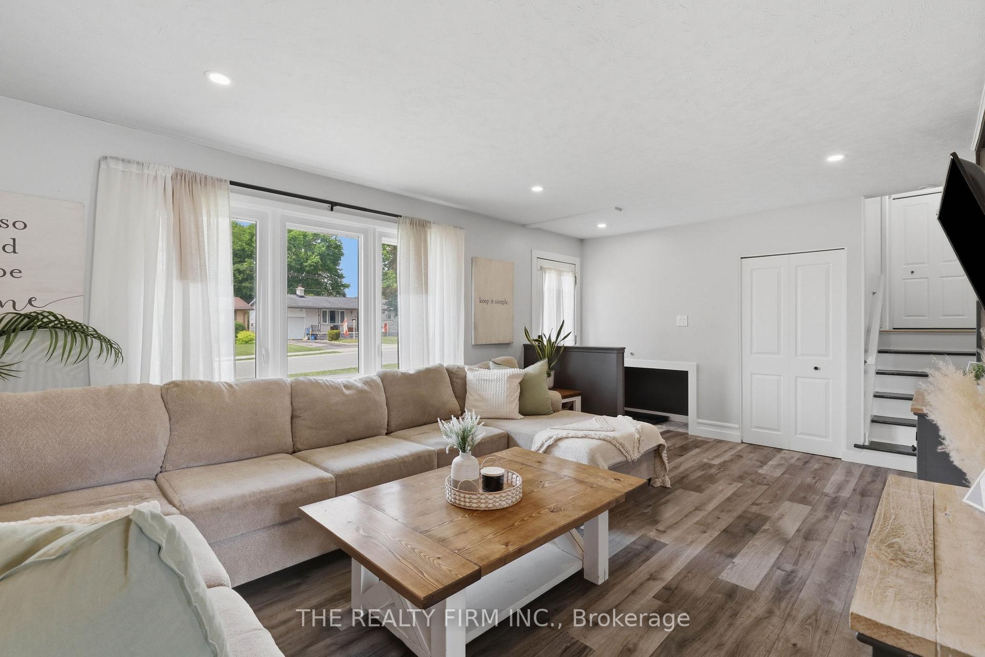 Photo 5 of 162 Oakwood Drive, Thames Centre, Dorchester — HOMEH