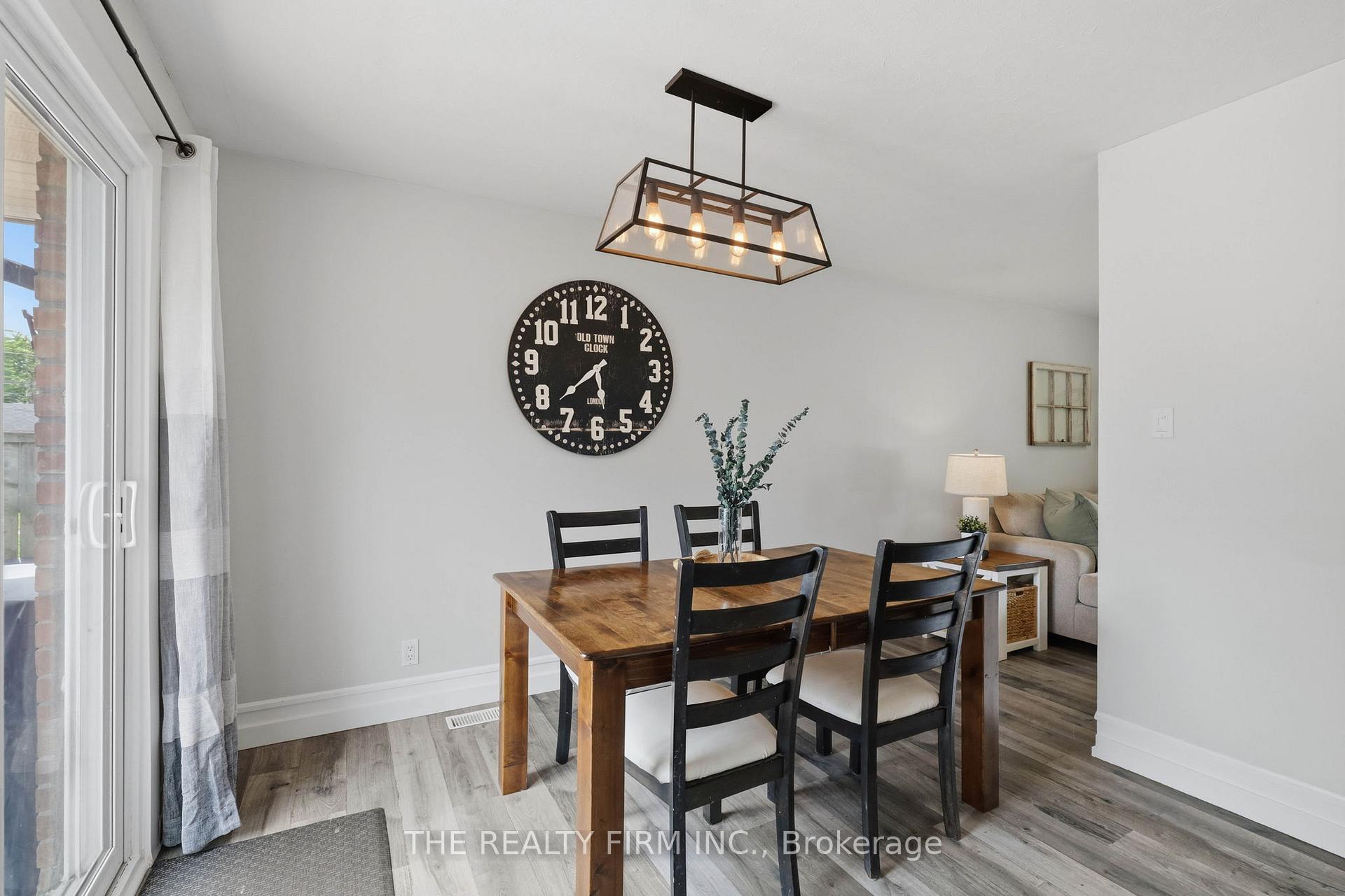 Photo 8 of 162 Oakwood Drive, Thames Centre, Dorchester — HOMEH