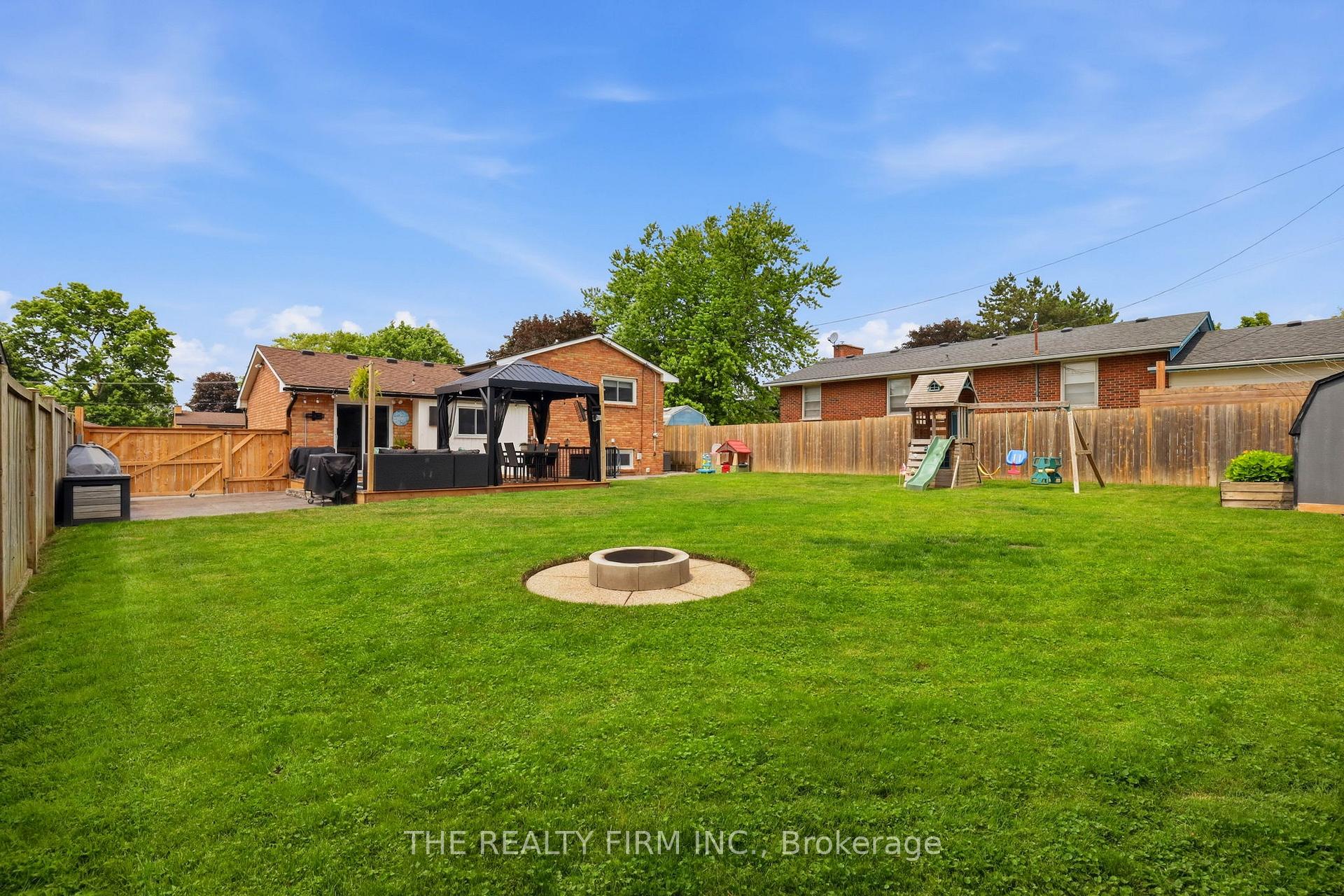 Photo 24 of 162 Oakwood Drive, Thames Centre, Dorchester — HOMEH