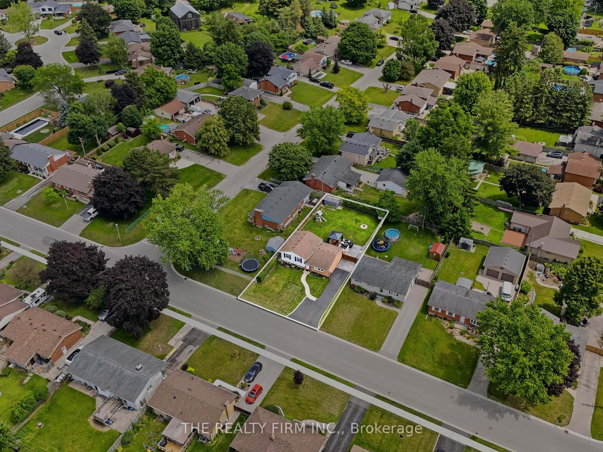 Photo 26 of 162 Oakwood Drive, Thames Centre, Dorchester — HOMEH