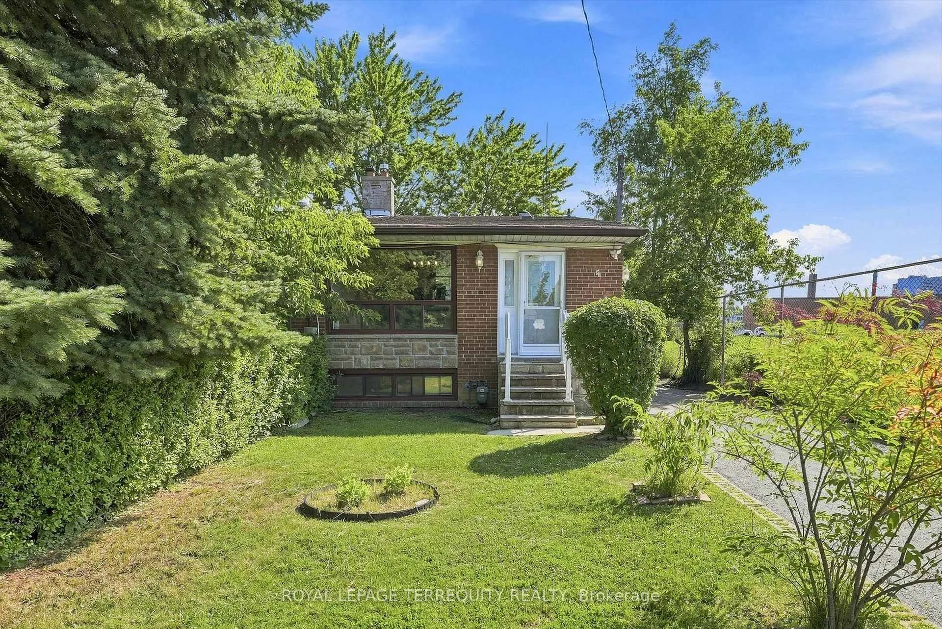 Photo 2 of 89 Benjamin Boulevard, Scarborough, Kennedy Park — HOMEH