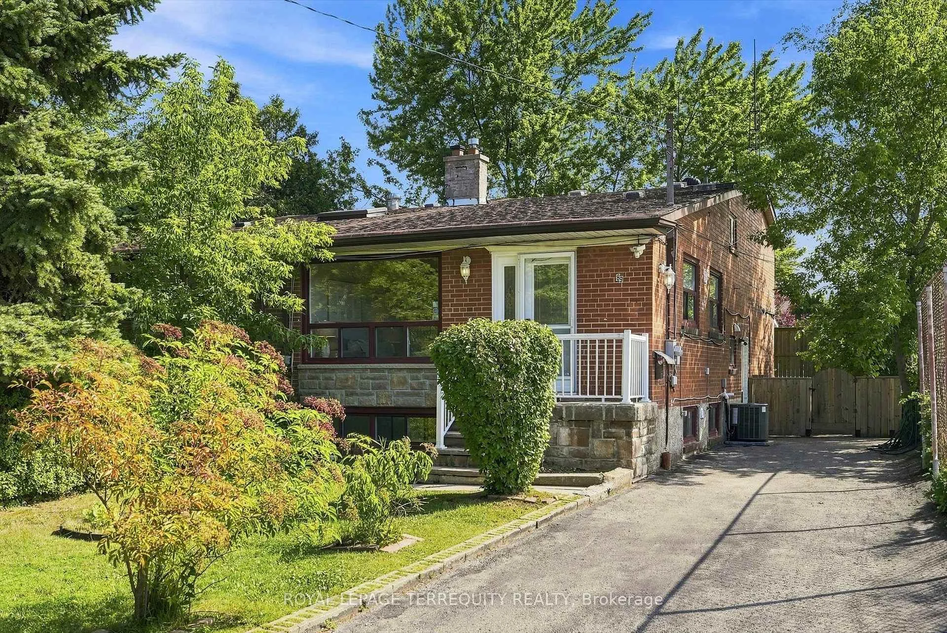 Photo 4 of 89 Benjamin Boulevard, Scarborough, Kennedy Park — HOMEH