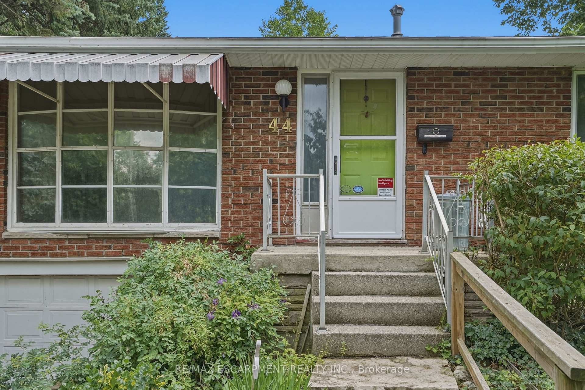 Photo 3 of 44 McDonald Court, Hamilton, Waterdown — HOMEH