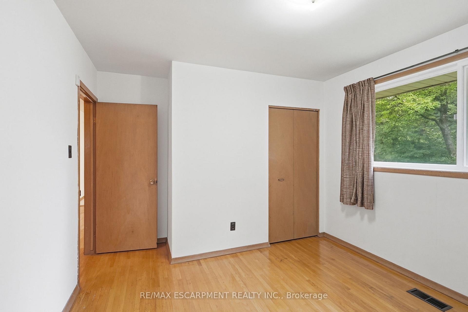 Photo 14 of 44 McDonald Court, Hamilton, Waterdown — HOMEH