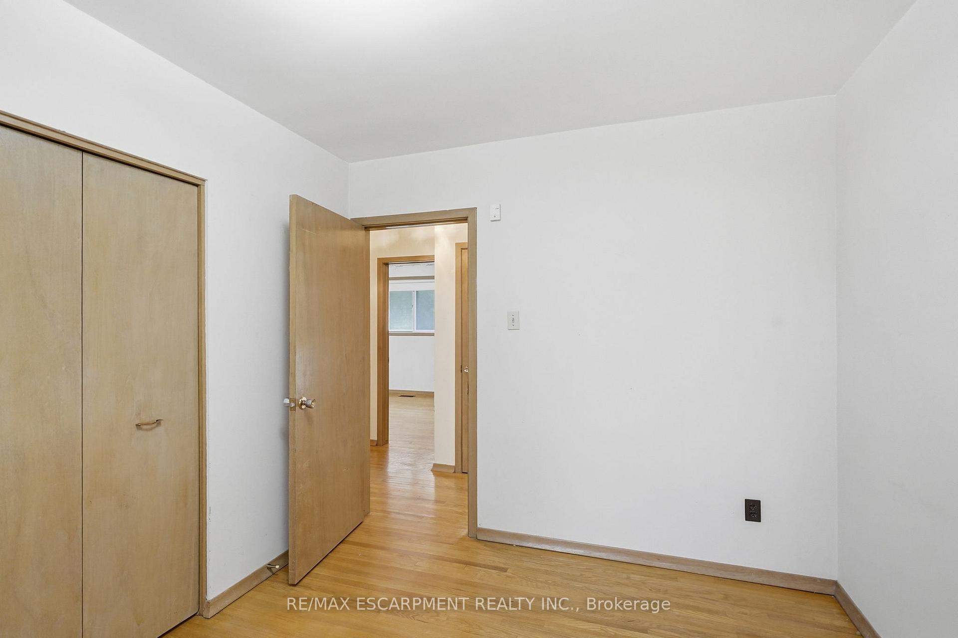 Photo 16 of 44 McDonald Court, Hamilton, Waterdown — HOMEH