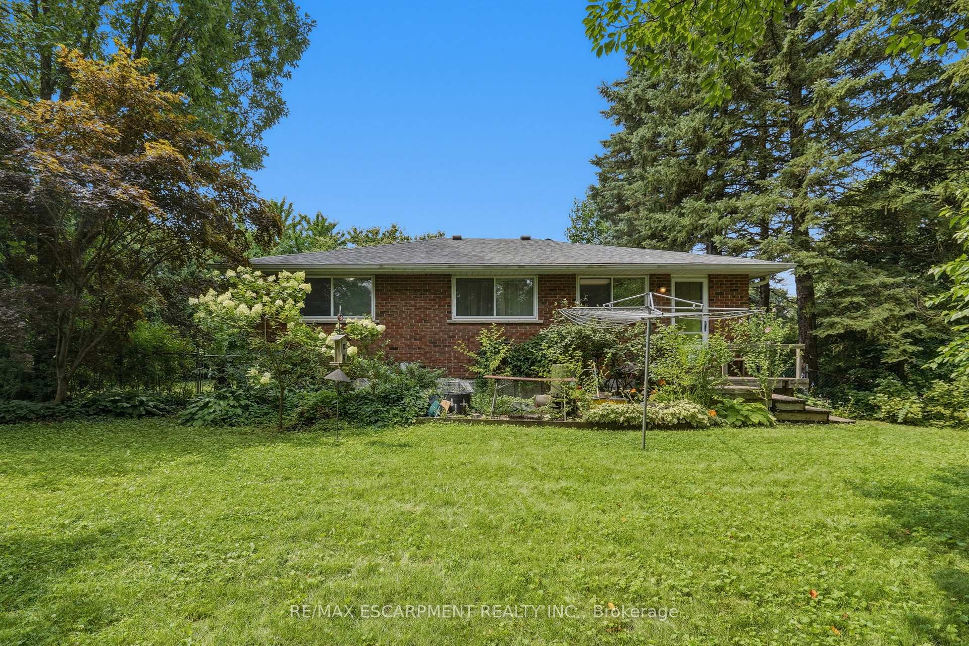 Photo 24 of 44 McDonald Court, Hamilton, Waterdown — HOMEH