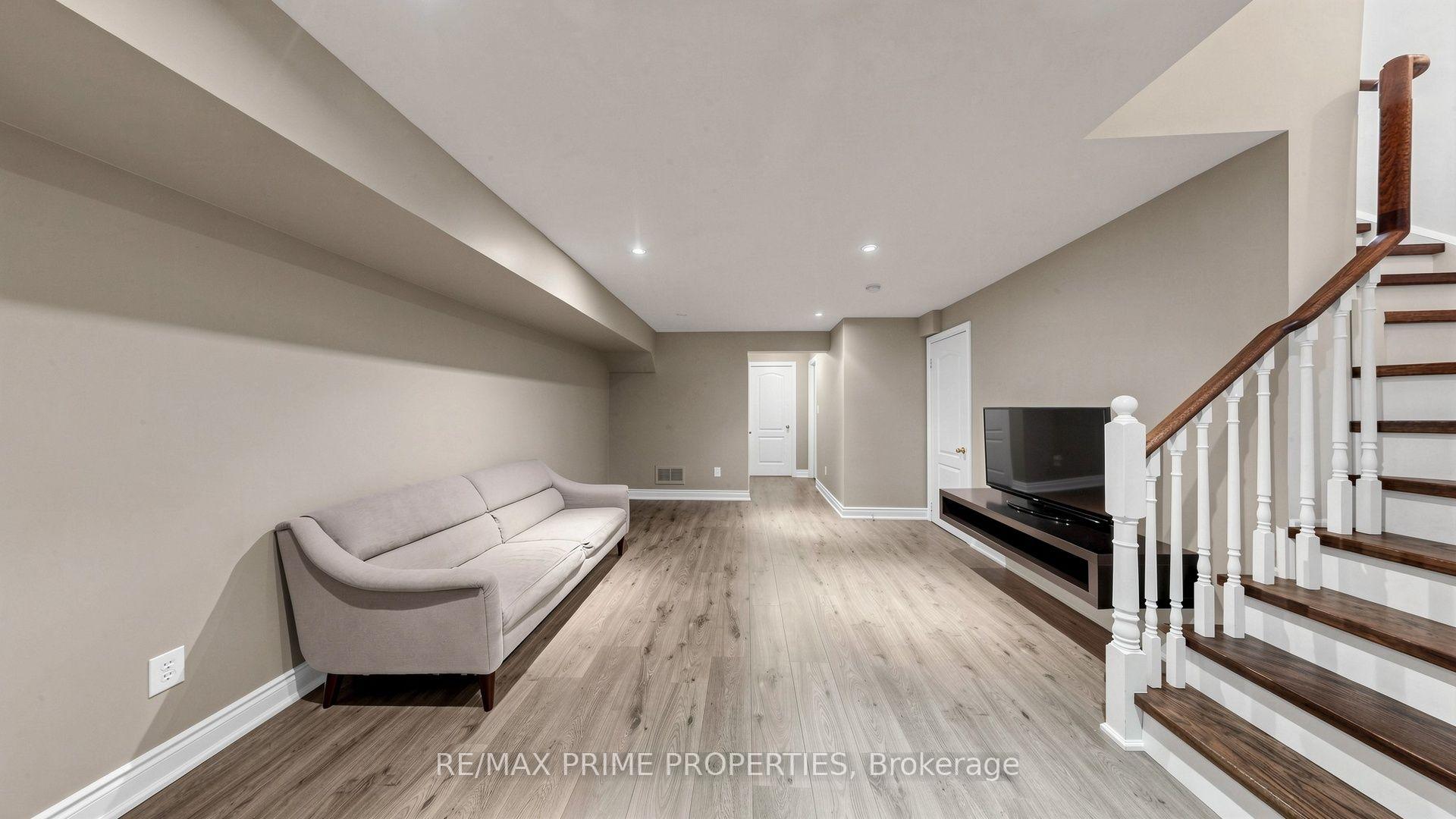 Photo 28 of 499 White's Hill Avenue, Markham, Cornell — HOMEH