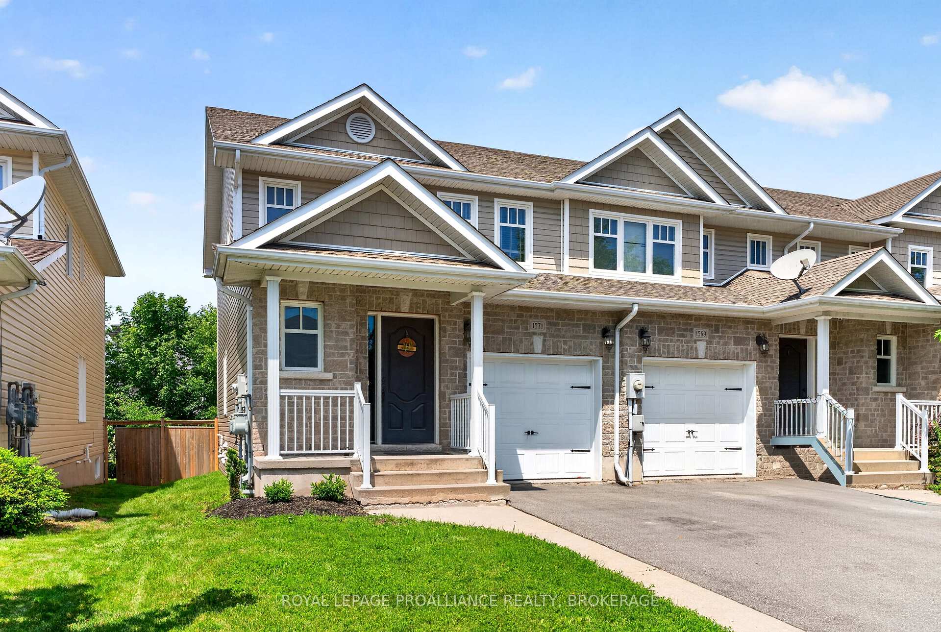 Front of 1571 Crimson Crescent