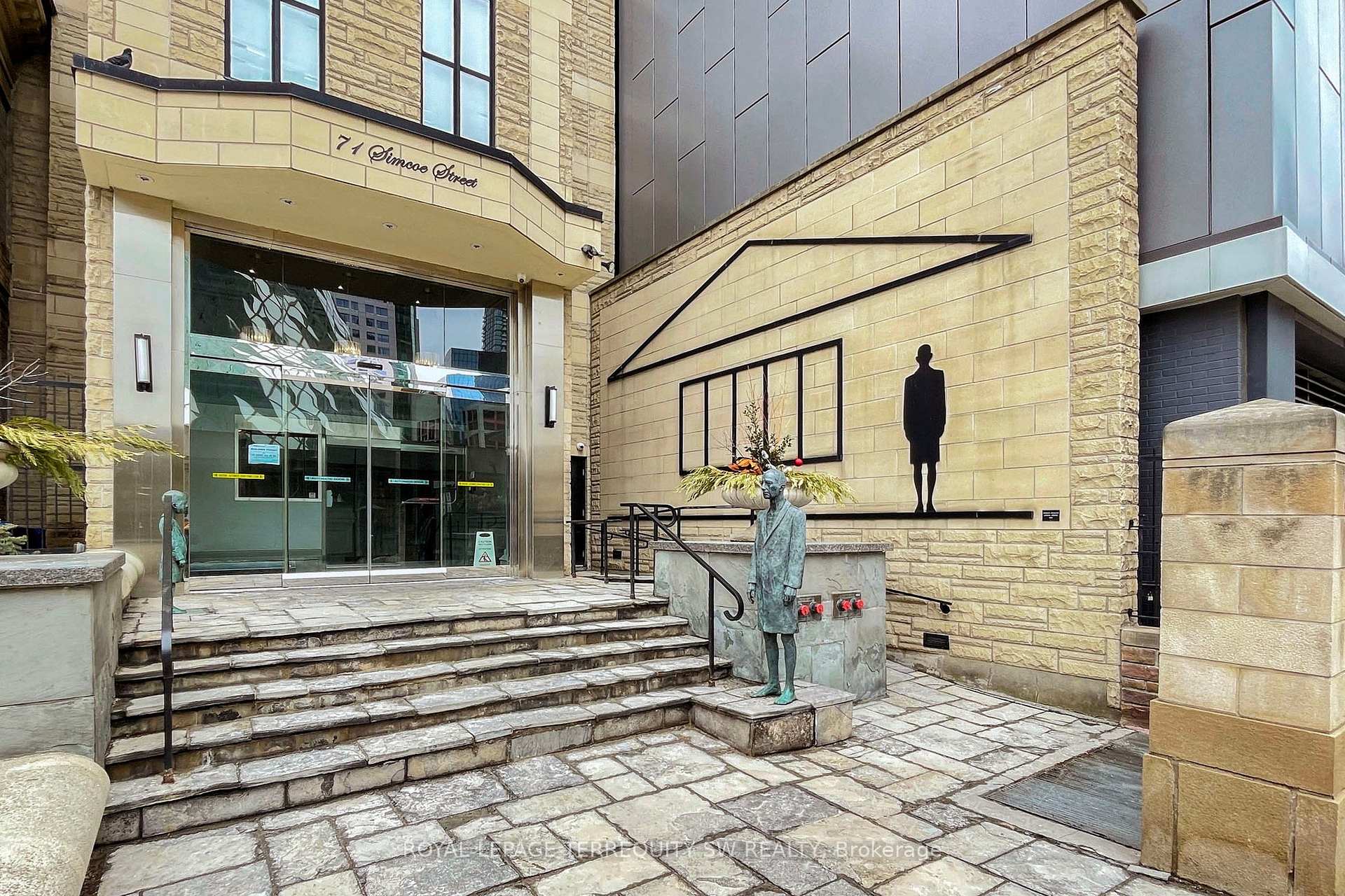 Photo 2 of Unit 2001, 71 Simcoe Street, Toronto, Bay Street Corridor — HOMEH