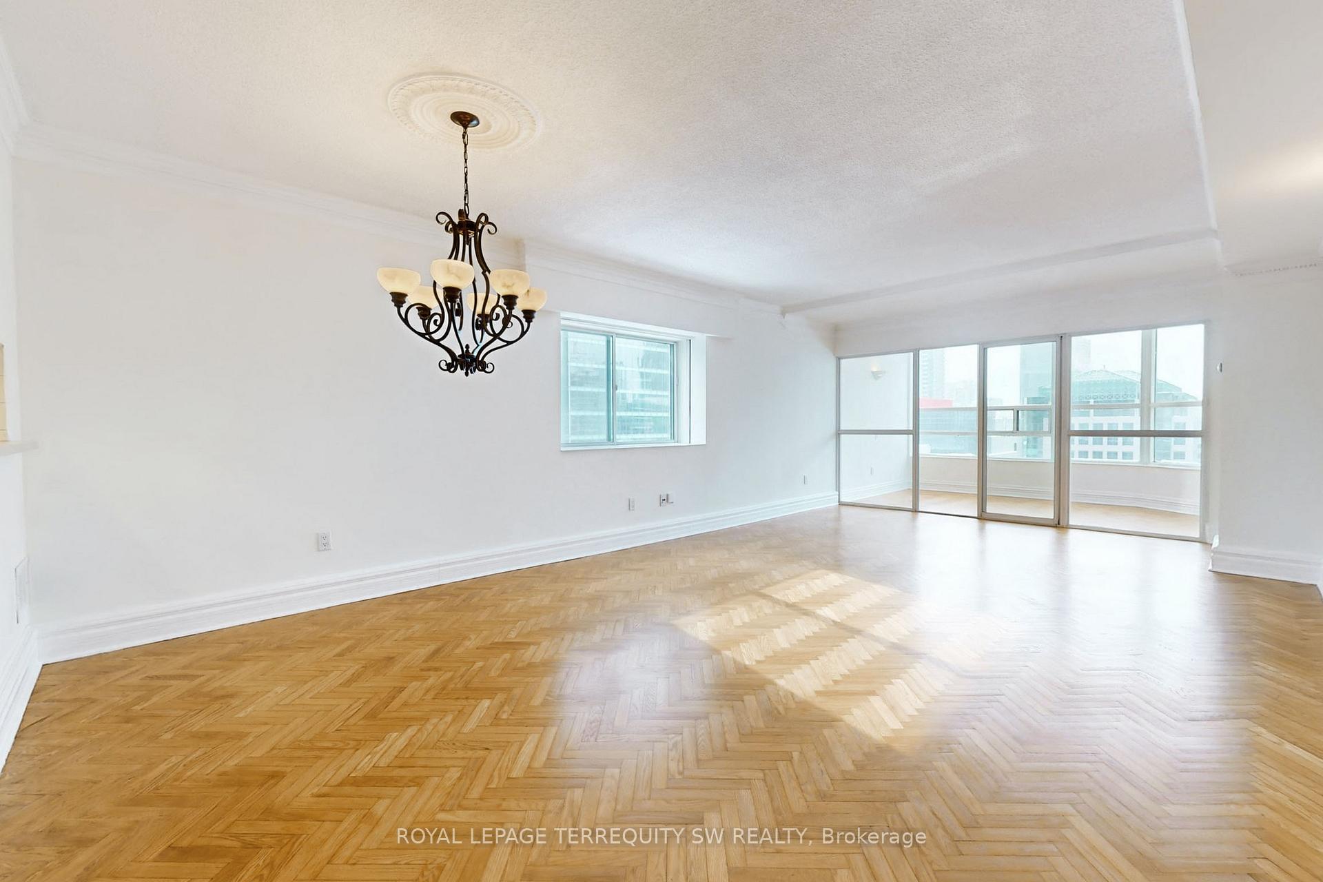Photo 8 of Unit 2001, 71 Simcoe Street, Toronto, Bay Street Corridor — HOMEH