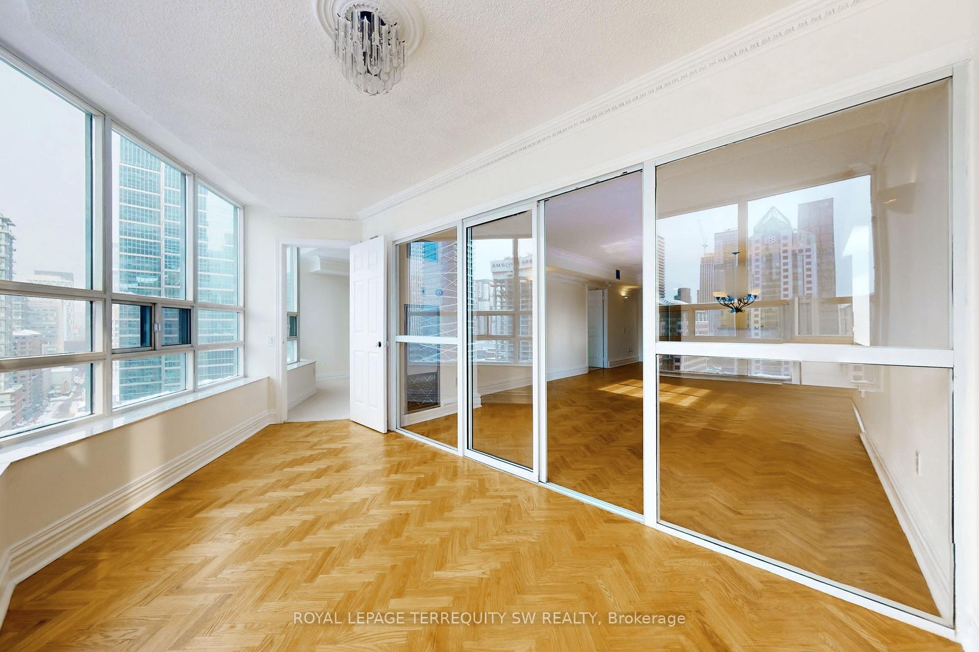 Photo 14 of Unit 2001, 71 Simcoe Street, Toronto, Bay Street Corridor — HOMEH