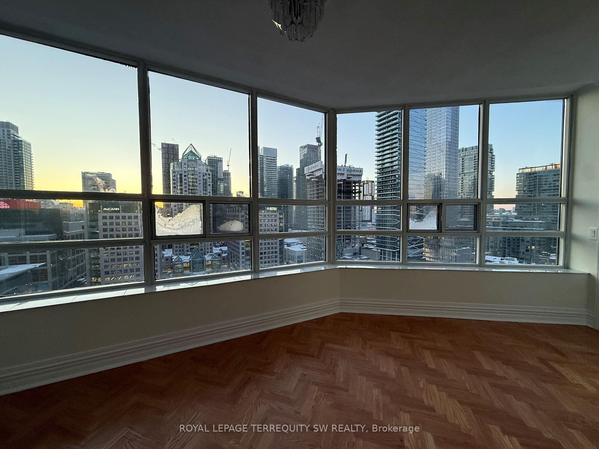 Photo 15 of Unit 2001, 71 Simcoe Street, Toronto, Bay Street Corridor — HOMEH
