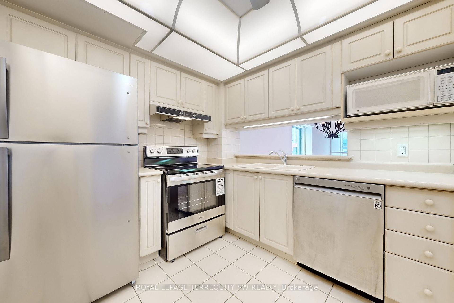 Photo 17 of Unit 2001, 71 Simcoe Street, Toronto, Bay Street Corridor — HOMEH