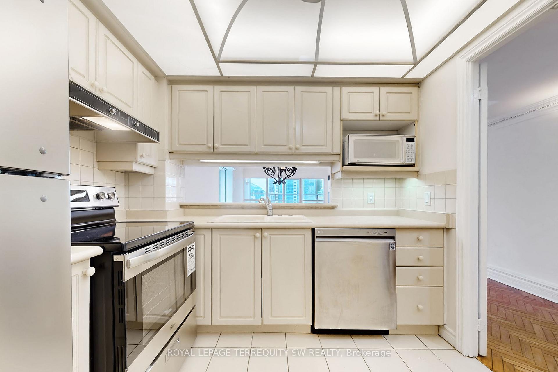 Photo 19 of Unit 2001, 71 Simcoe Street, Toronto, Bay Street Corridor — HOMEH