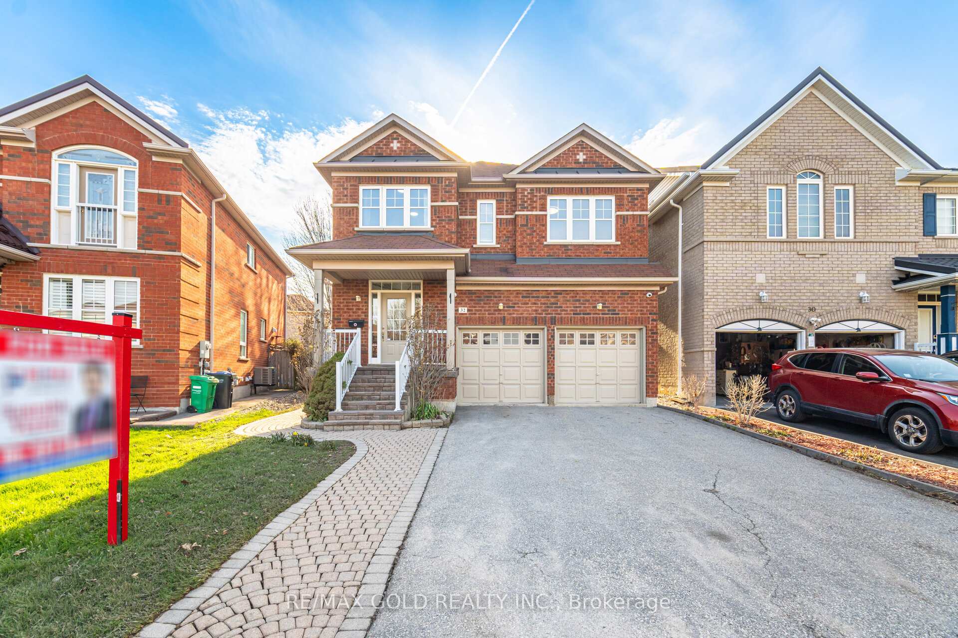 Photo 2 of 32 Ness Road, Brampton, Bram West — HOMEH