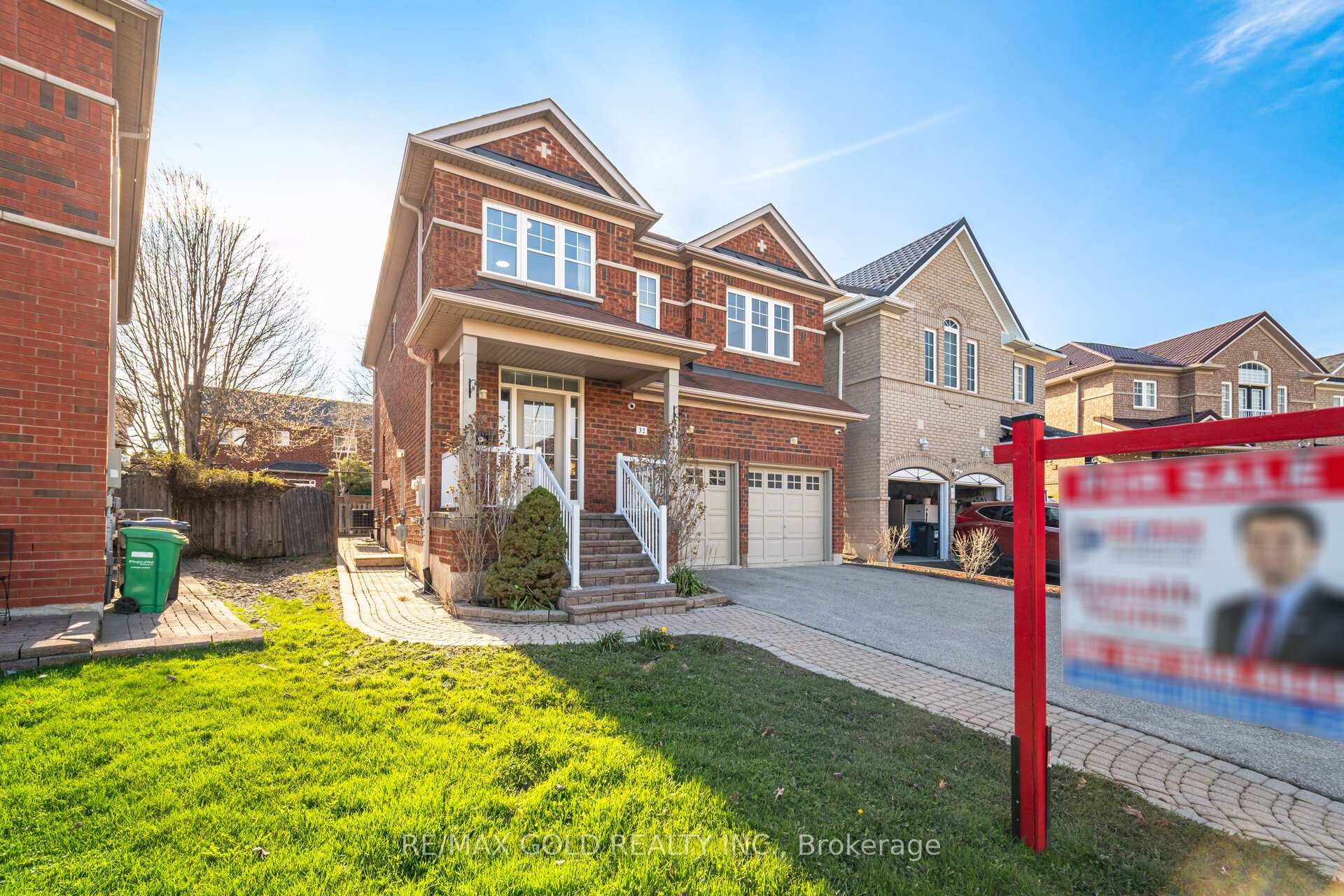 Photo 3 of 32 Ness Road, Brampton, Bram West — HOMEH