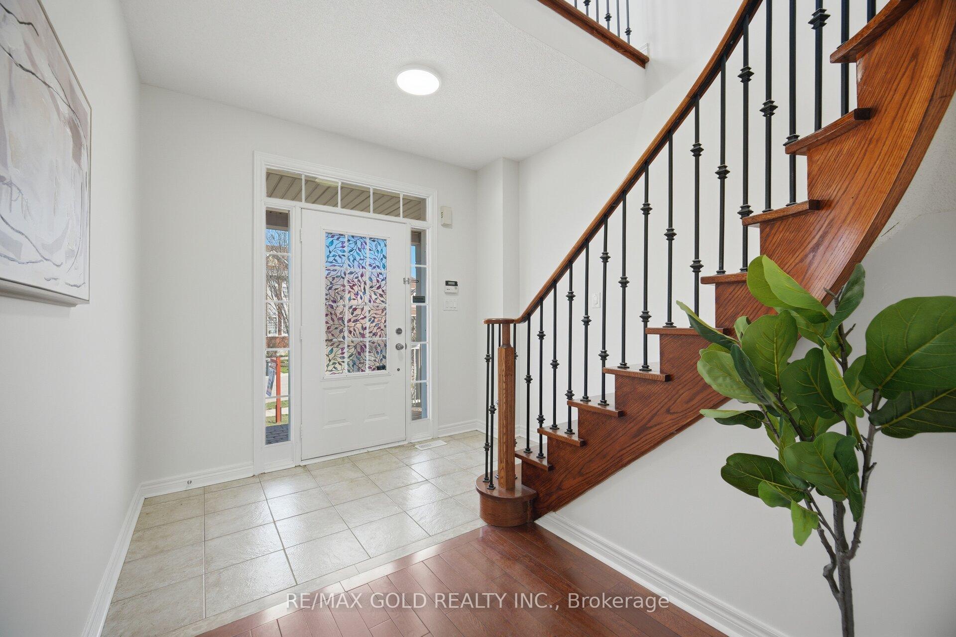 Photo 4 of 32 Ness Road, Brampton, Bram West — HOMEH