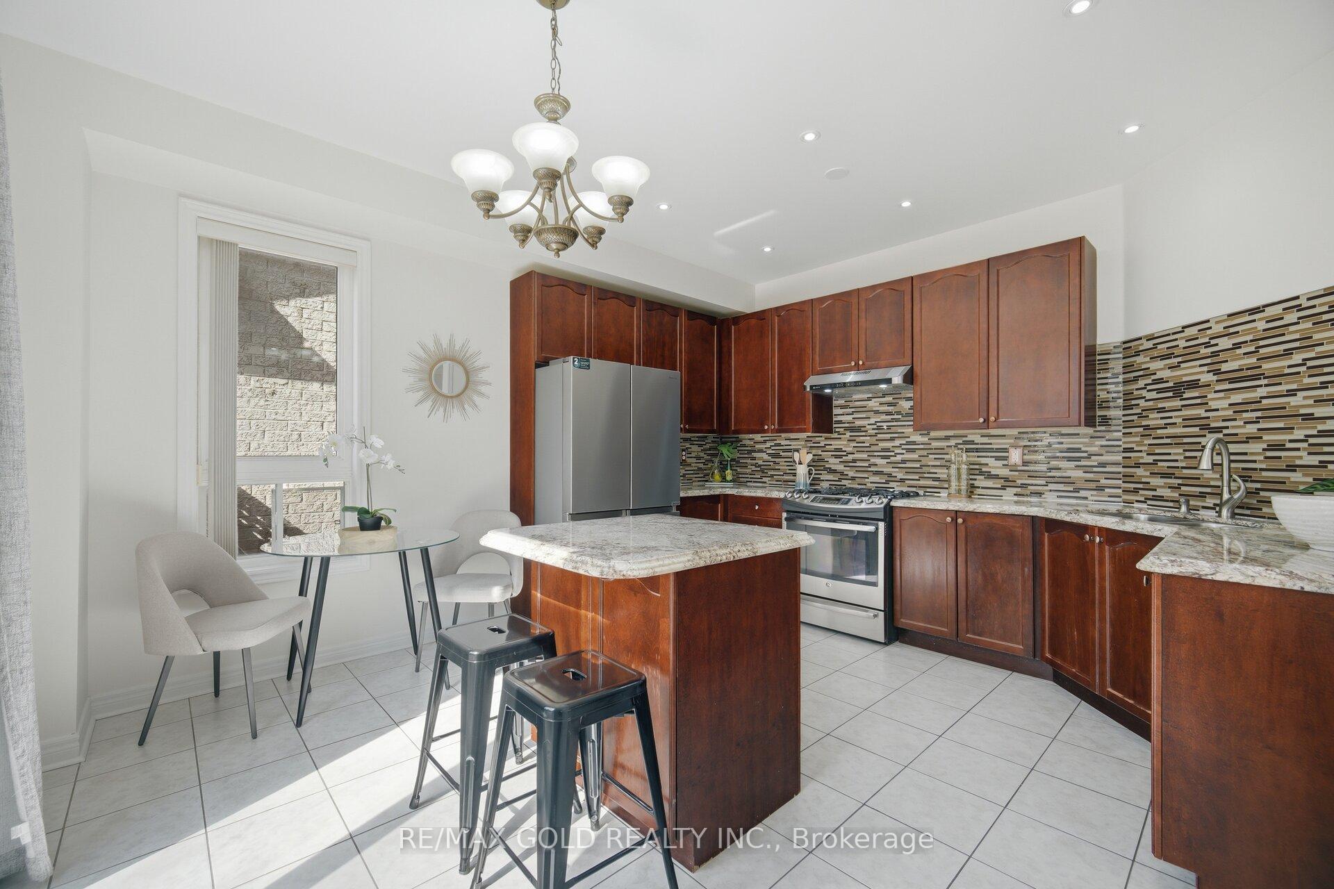 Photo 10 of 32 Ness Road, Brampton, Bram West — HOMEH