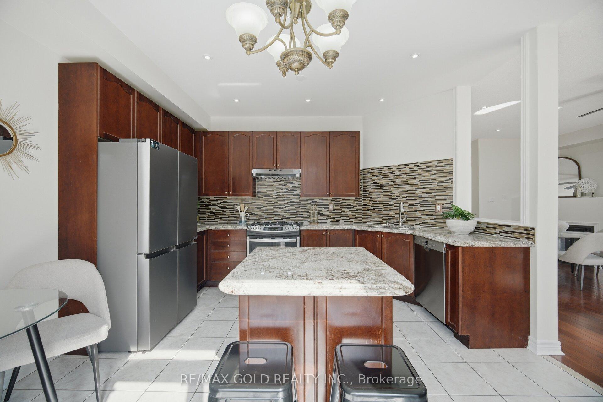 Photo 11 of 32 Ness Road, Brampton, Bram West — HOMEH