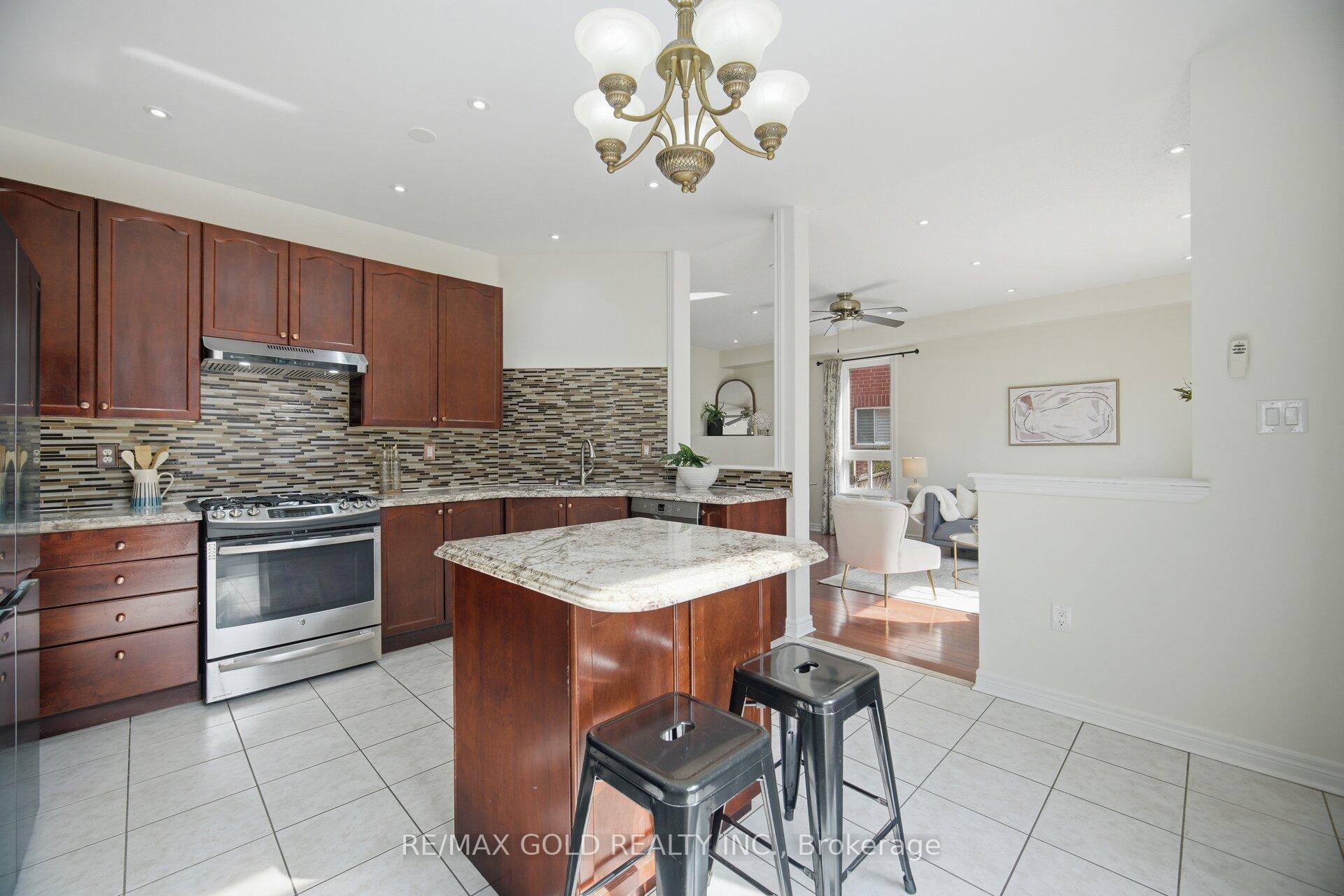 Photo 13 of 32 Ness Road, Brampton, Bram West — HOMEH