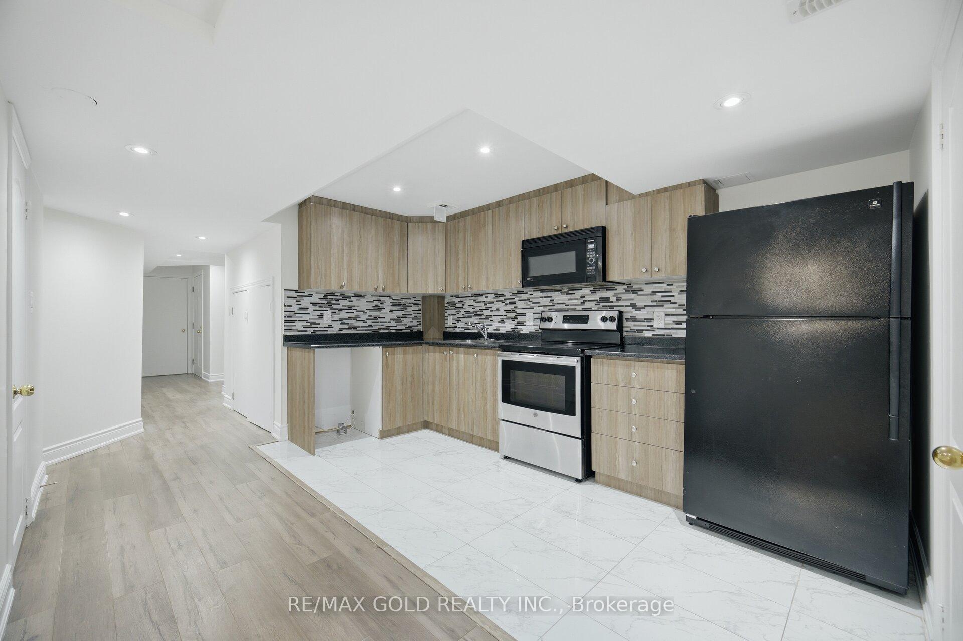 Photo 33 of 32 Ness Road, Brampton, Bram West — HOMEH