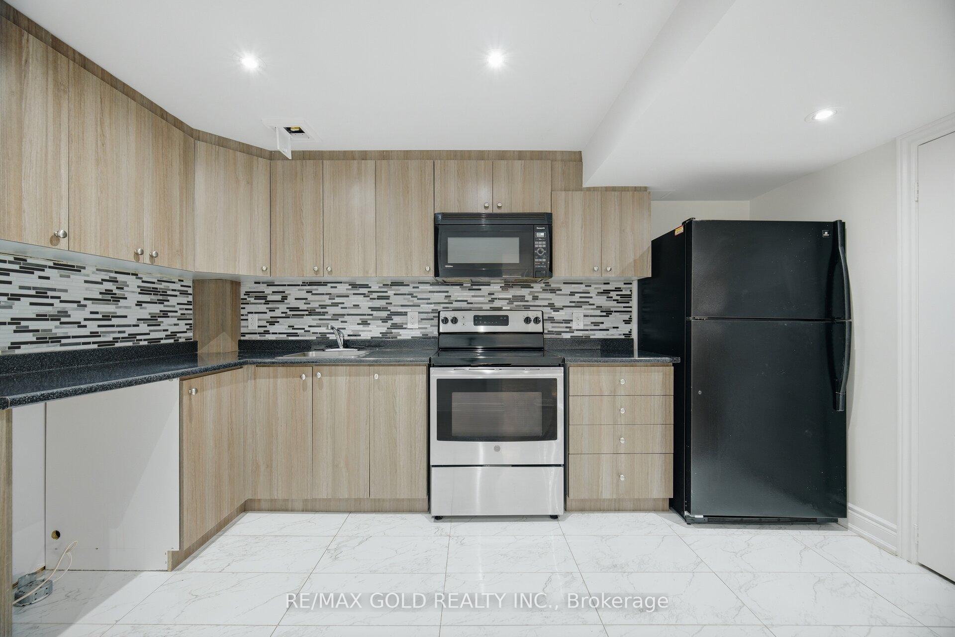 Photo 34 of 32 Ness Road, Brampton, Bram West — HOMEH
