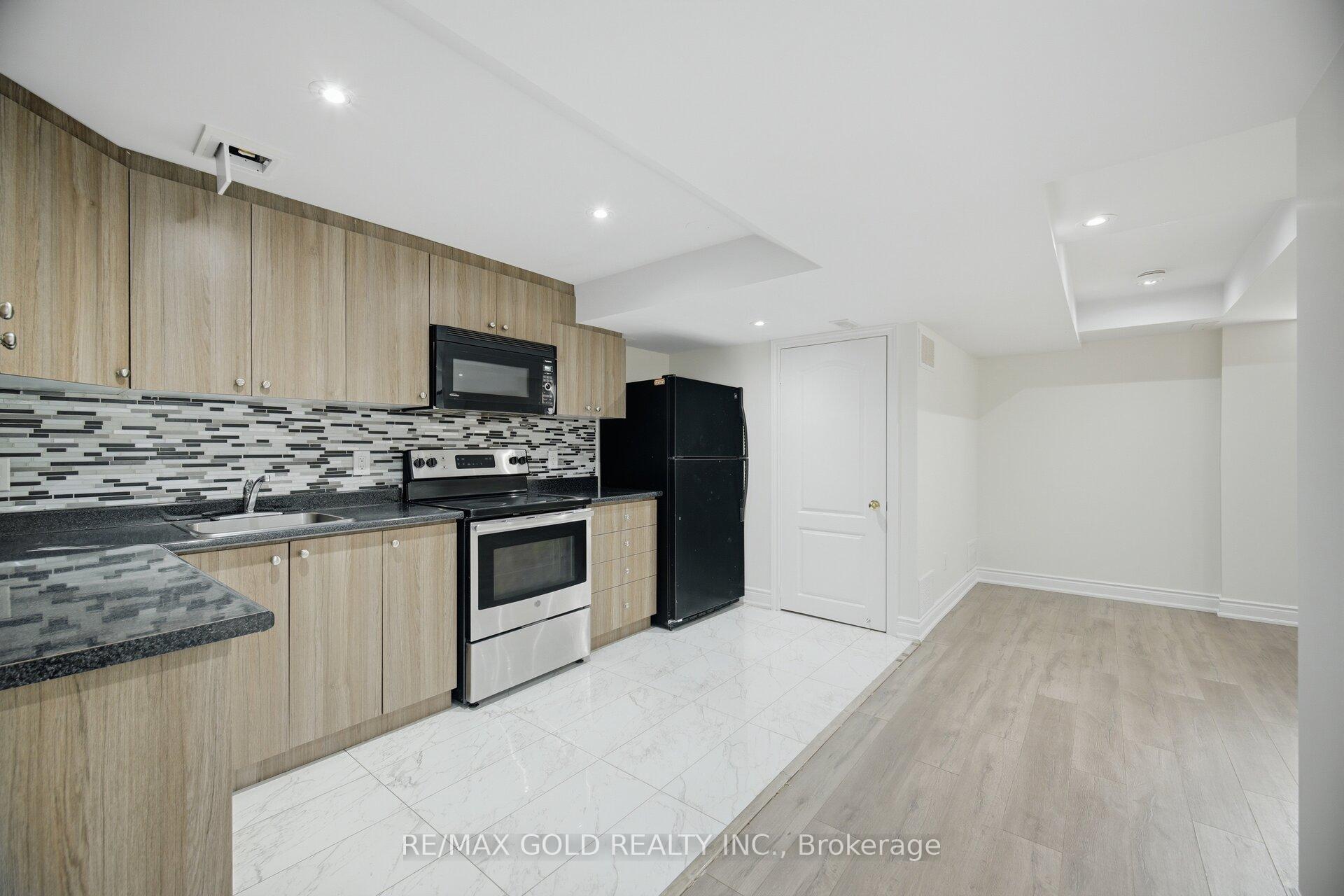 Photo 35 of 32 Ness Road, Brampton, Bram West — HOMEH