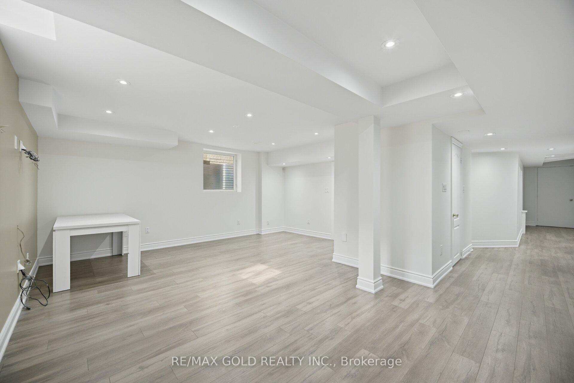 Photo 36 of 32 Ness Road, Brampton, Bram West — HOMEH