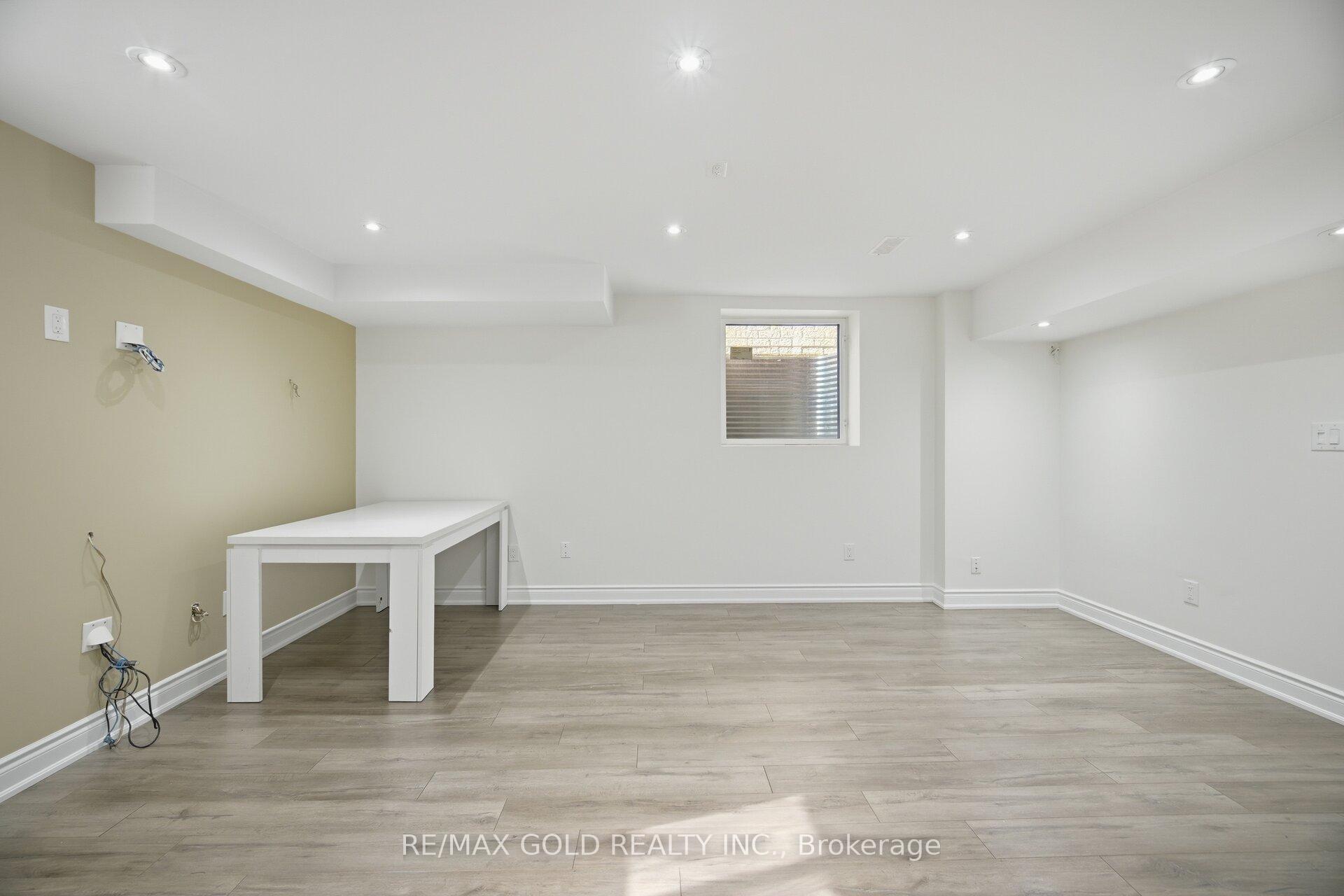 Photo 37 of 32 Ness Road, Brampton, Bram West — HOMEH