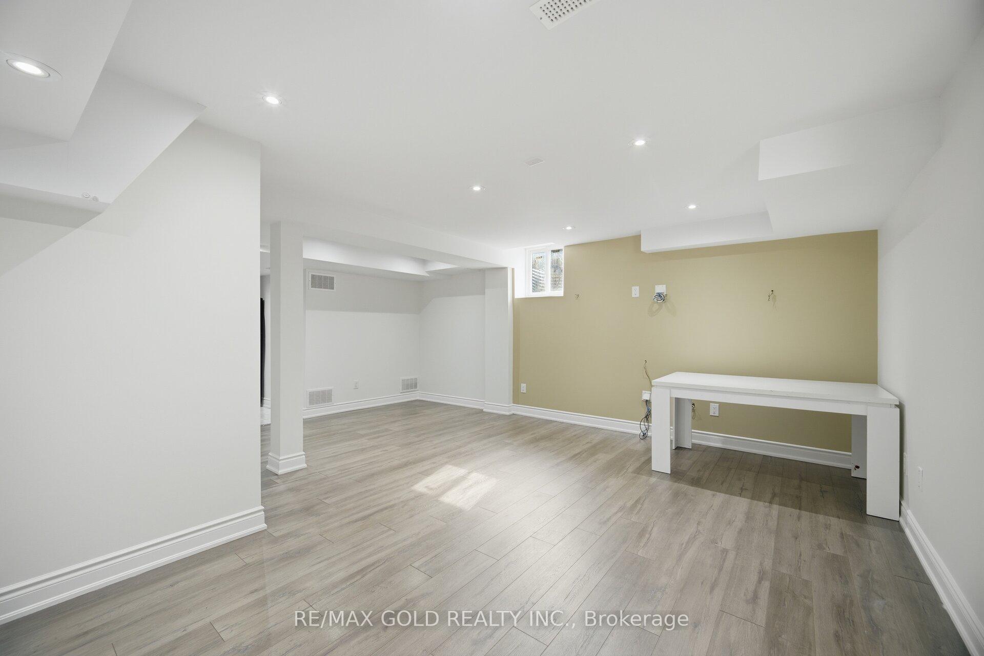 Photo 38 of 32 Ness Road, Brampton, Bram West — HOMEH