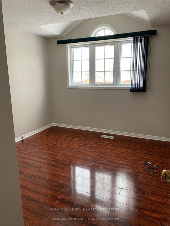 Photo 6 of 55 Activa Avenue, Kitchener, Larentian West — HOMEH