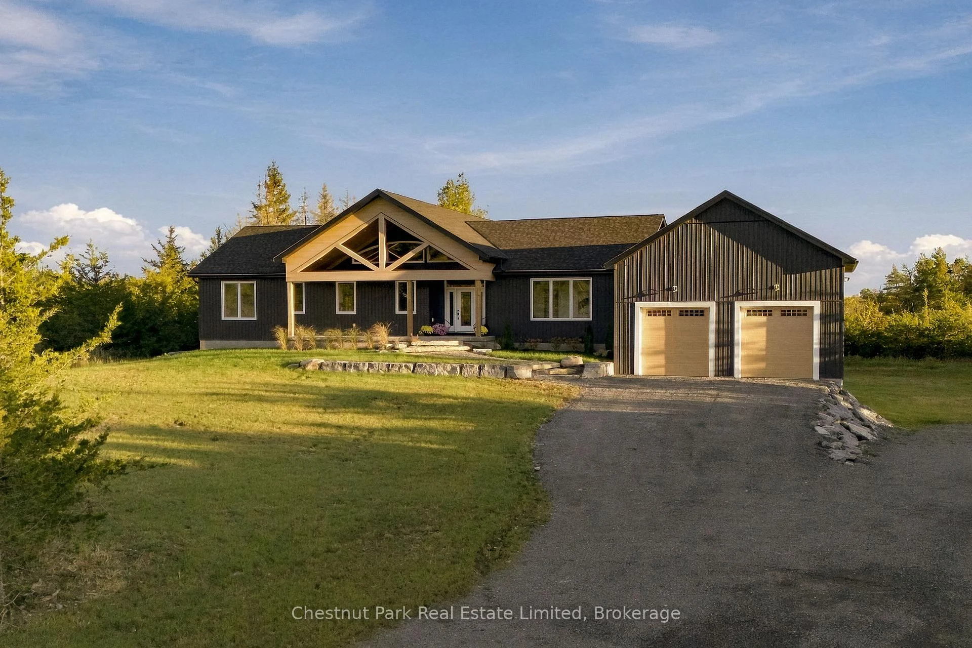 Photo of 2621 Victoria Road