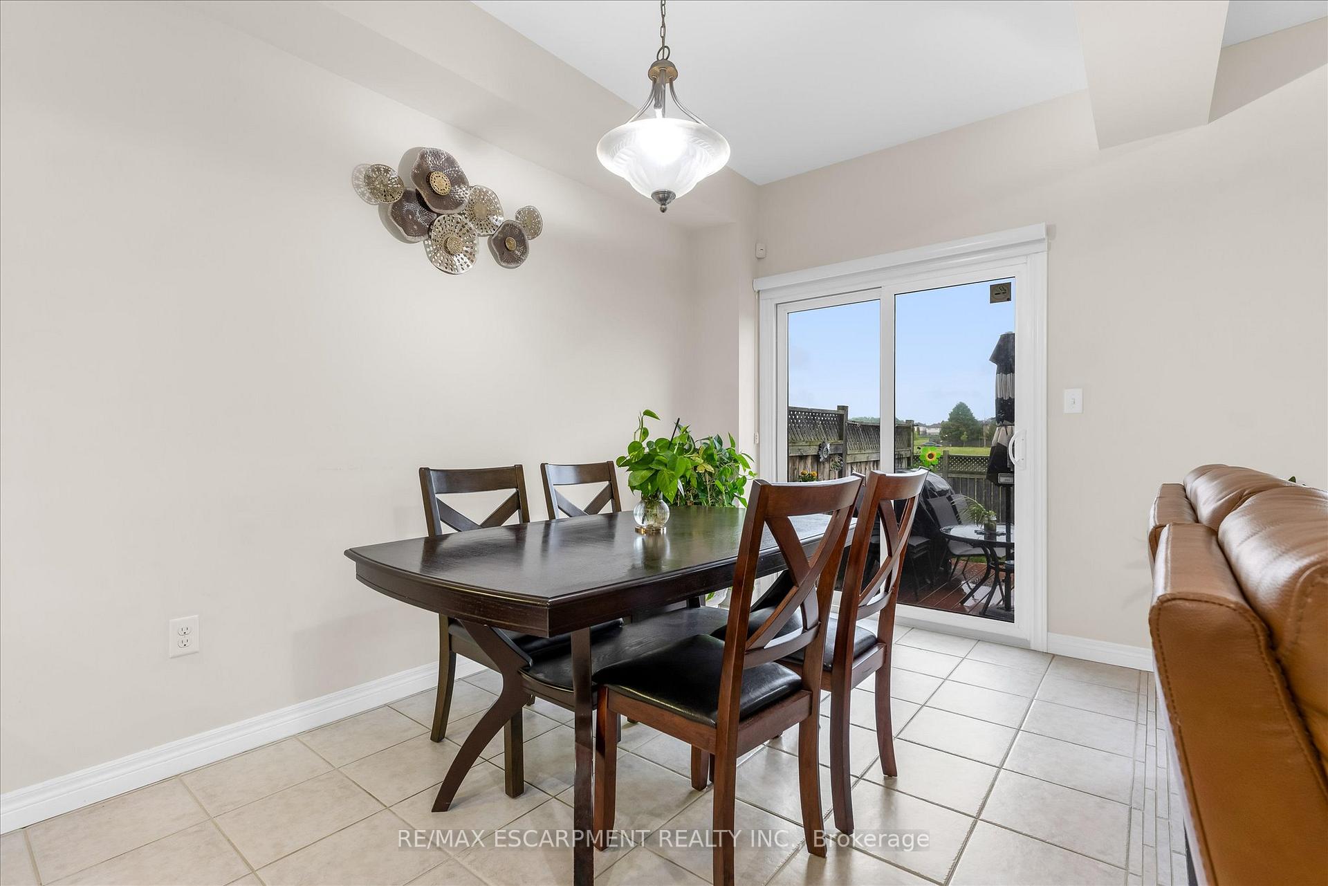 Photo 8 of Unit 13, 370 Stonehenge Drive, Hamilton, Meadowlands — HOMEH