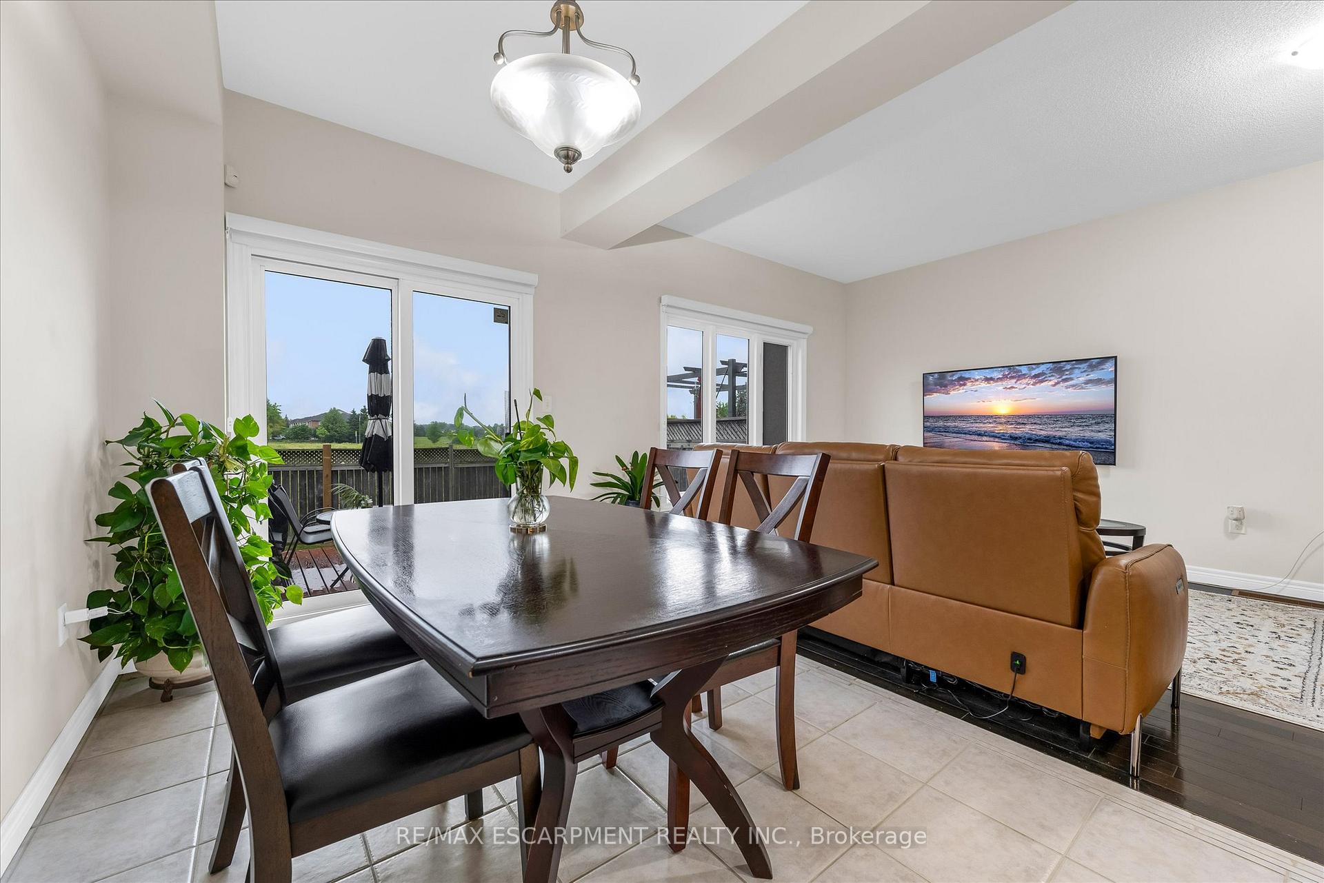 Photo 9 of Unit 13, 370 Stonehenge Drive, Hamilton, Meadowlands — HOMEH