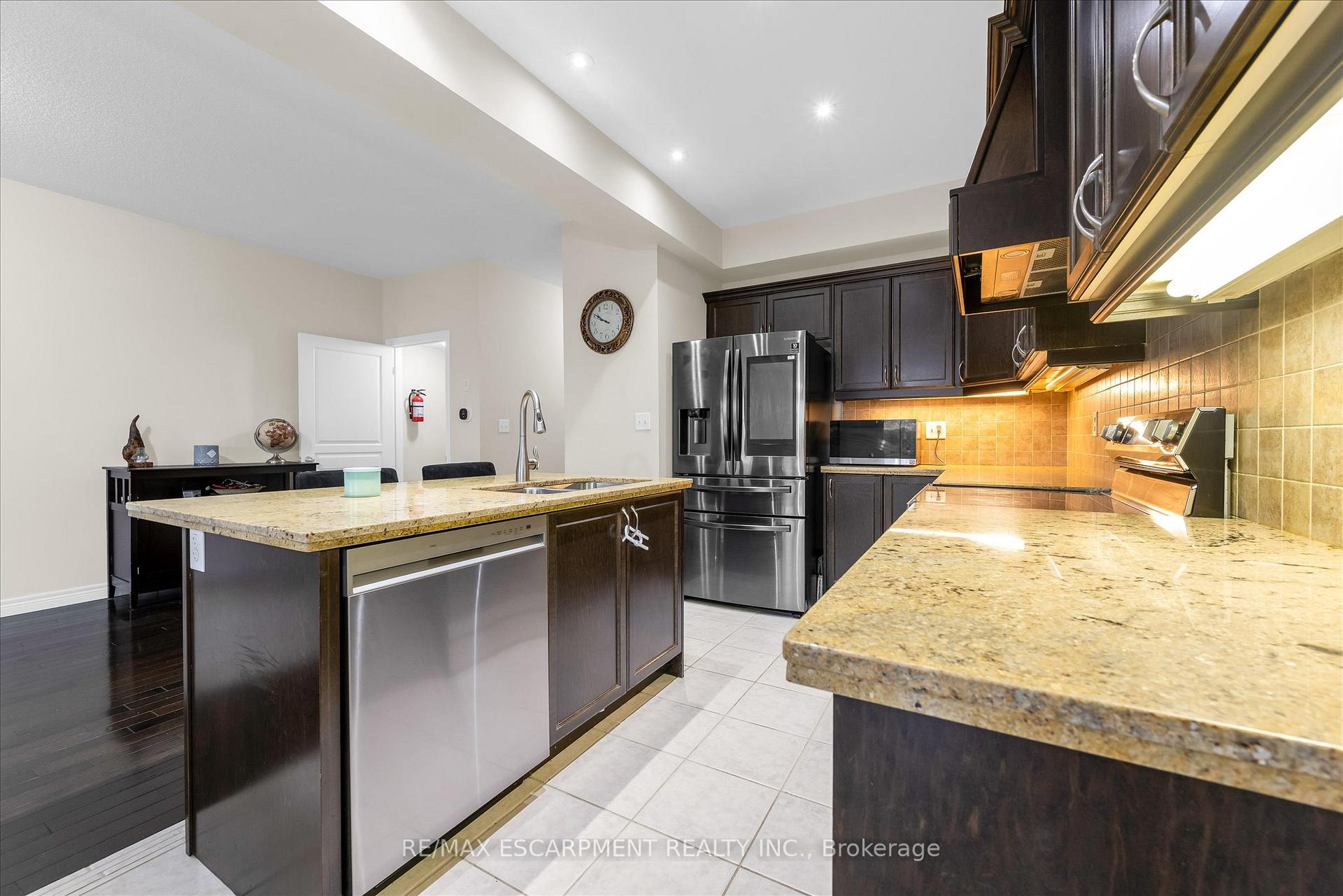 Photo 10 of Unit 13, 370 Stonehenge Drive, Hamilton, Meadowlands — HOMEH