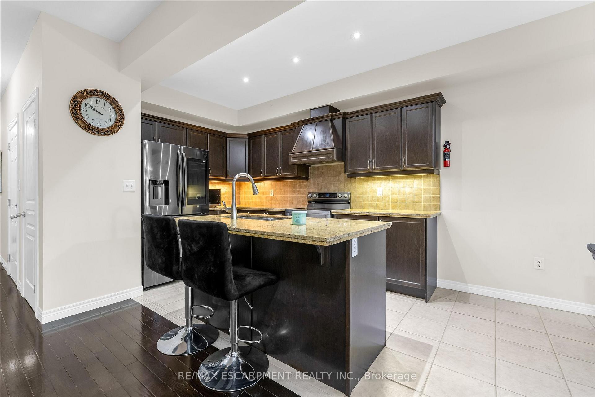Photo 11 of Unit 13, 370 Stonehenge Drive, Hamilton, Meadowlands — HOMEH