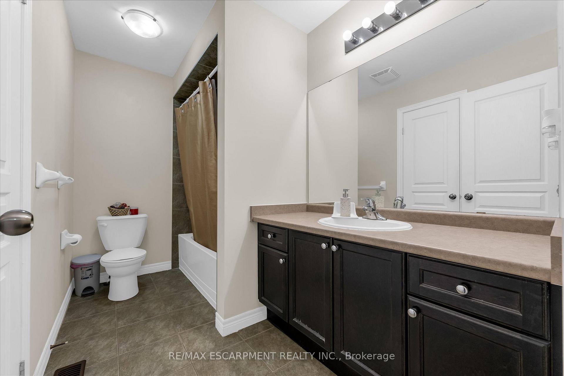 Photo 19 of Unit 13, 370 Stonehenge Drive, Hamilton, Meadowlands — HOMEH