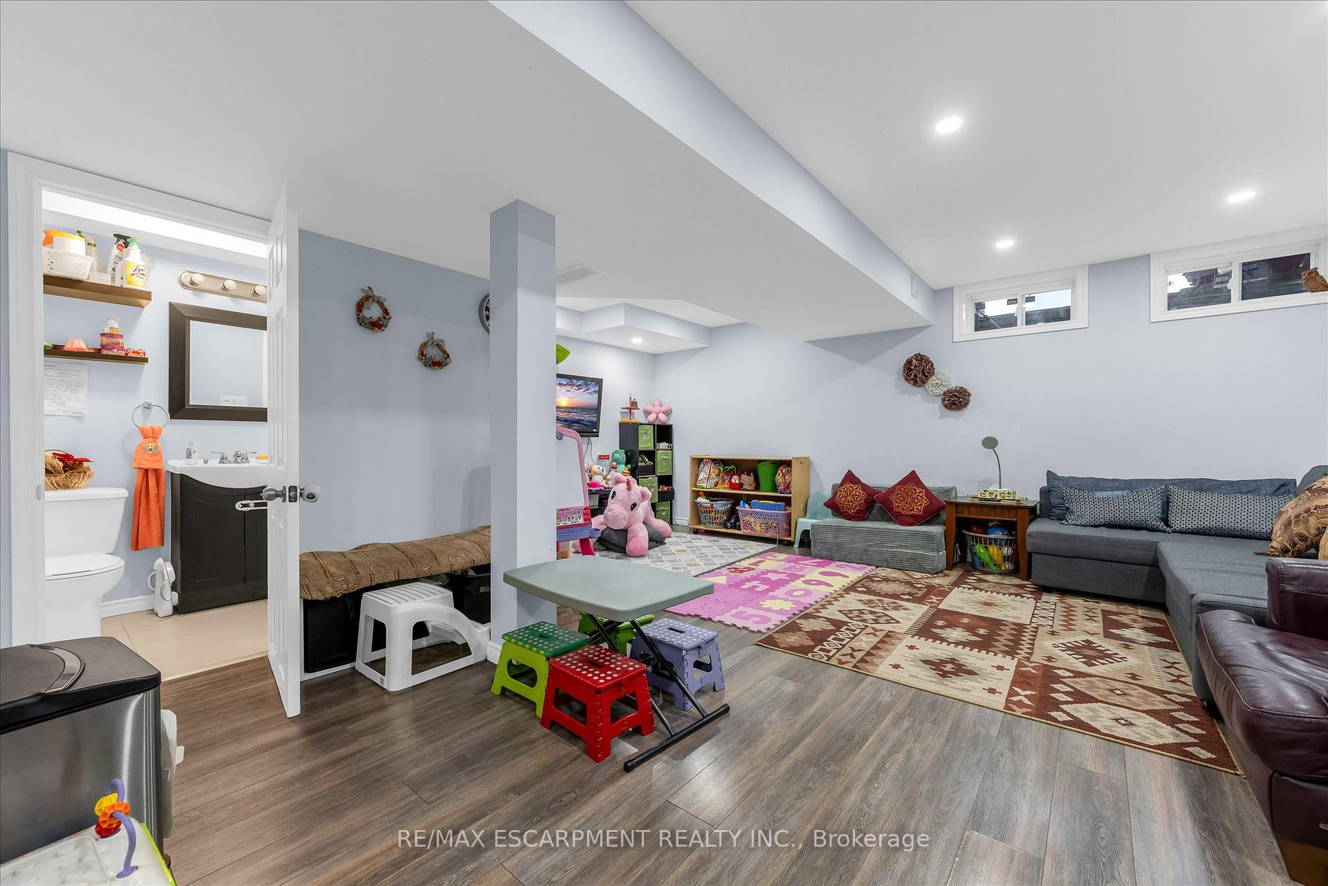 Photo 27 of Unit 13, 370 Stonehenge Drive, Hamilton, Meadowlands — HOMEH