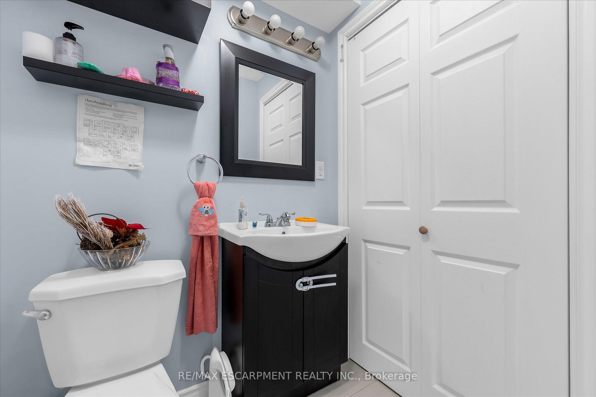Photo 28 of Unit 13, 370 Stonehenge Drive, Hamilton, Meadowlands — HOMEH