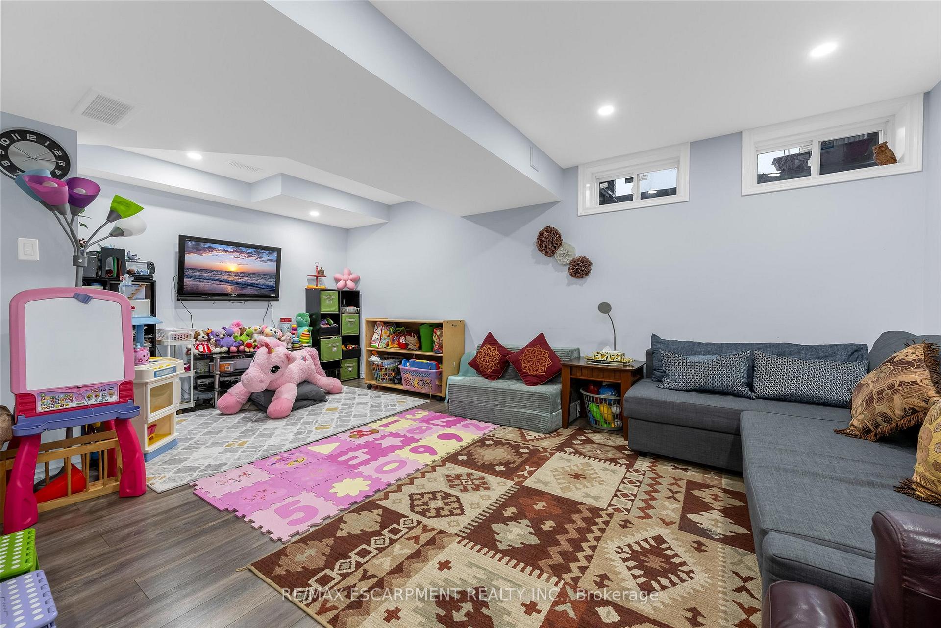 Photo 29 of Unit 13, 370 Stonehenge Drive, Hamilton, Meadowlands — HOMEH