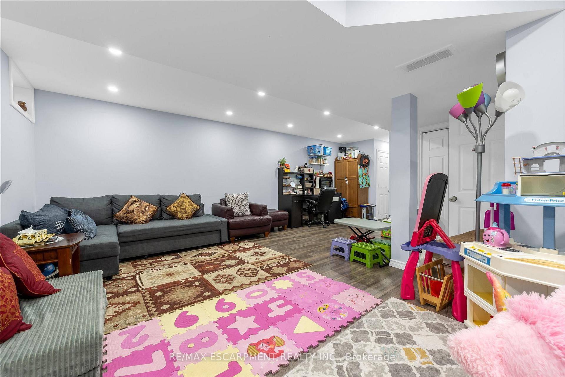 Photo 30 of Unit 13, 370 Stonehenge Drive, Hamilton, Meadowlands — HOMEH