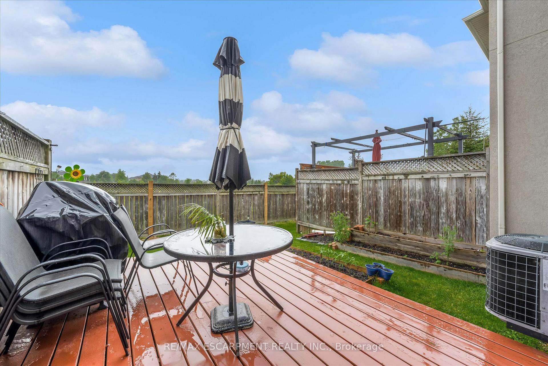 Photo 32 of Unit 13, 370 Stonehenge Drive, Hamilton, Meadowlands — HOMEH