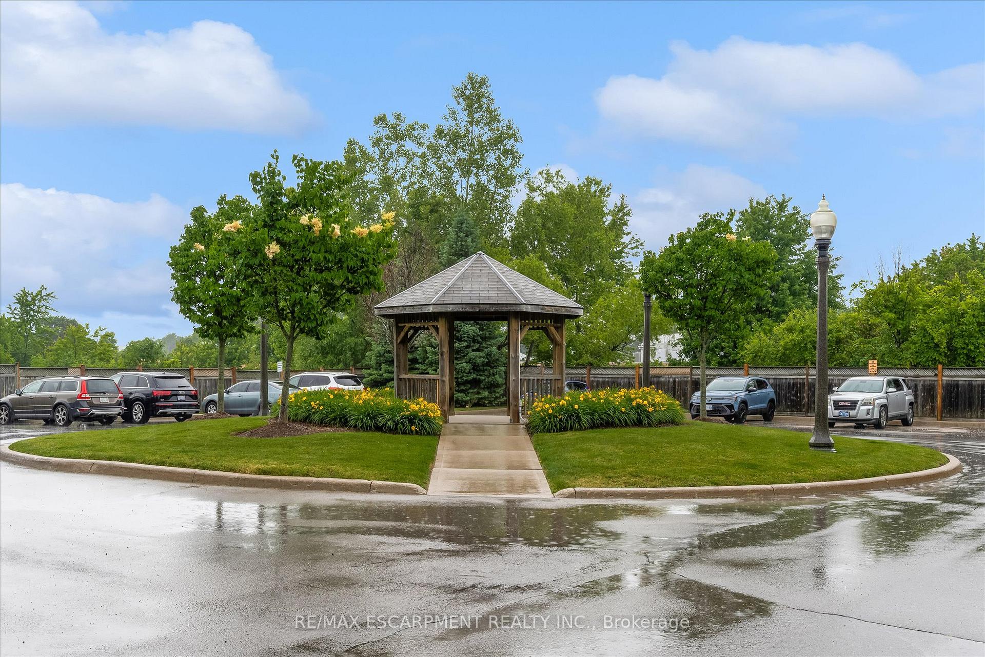 Photo 35 of Unit 13, 370 Stonehenge Drive, Hamilton, Meadowlands — HOMEH