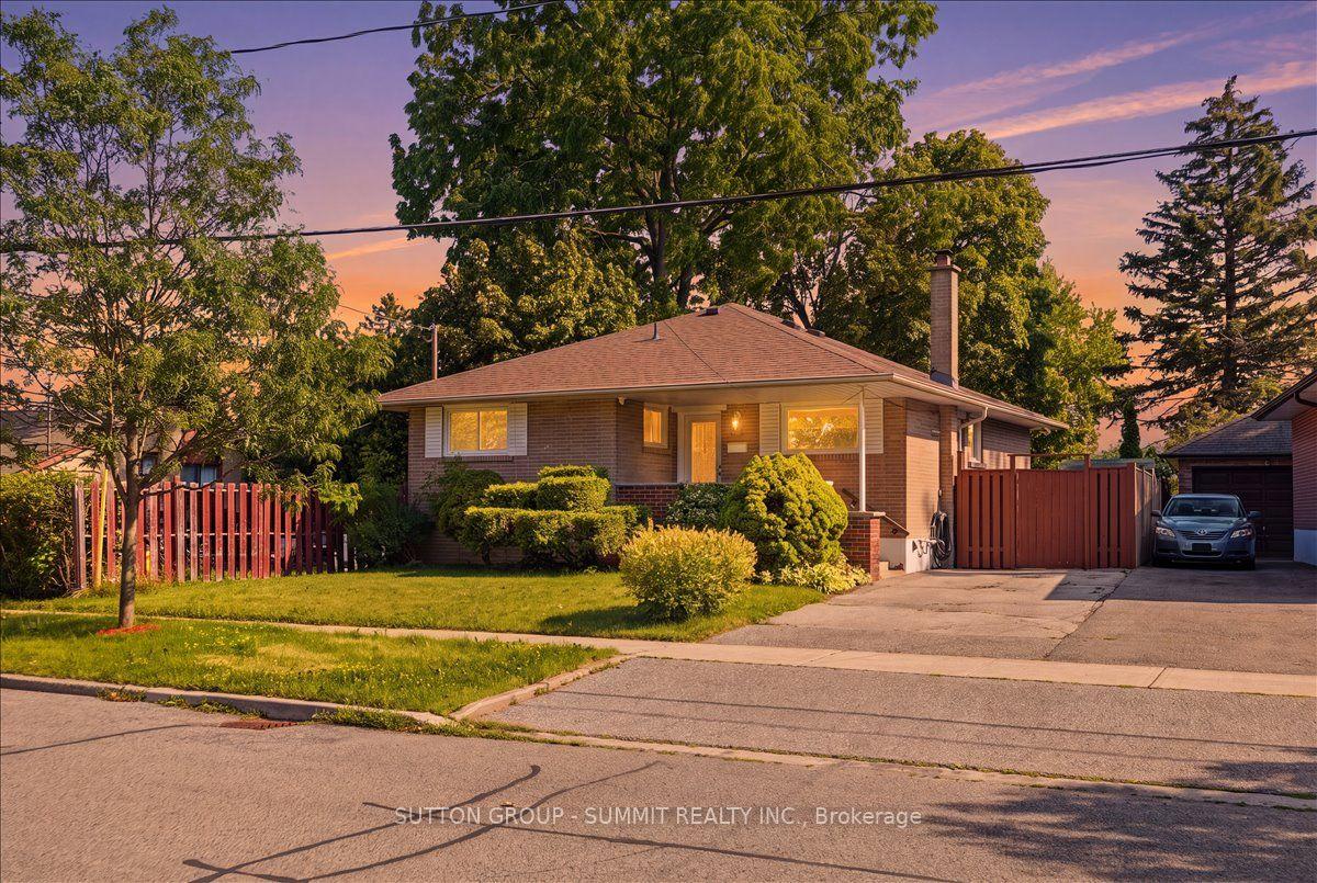 Photo 1 of 73 Thornbeck Drive, Scarborough, Woburn — HOMEH