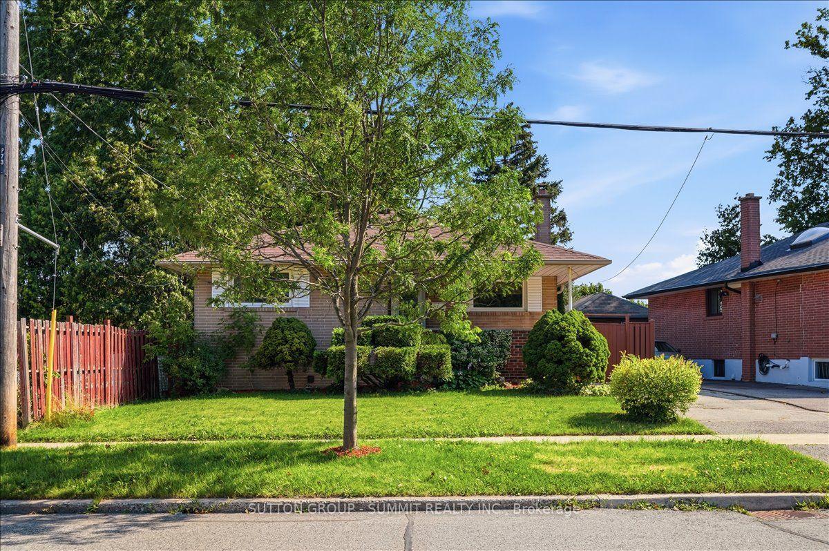 Photo 2 of 73 Thornbeck Drive, Scarborough, Woburn — HOMEH