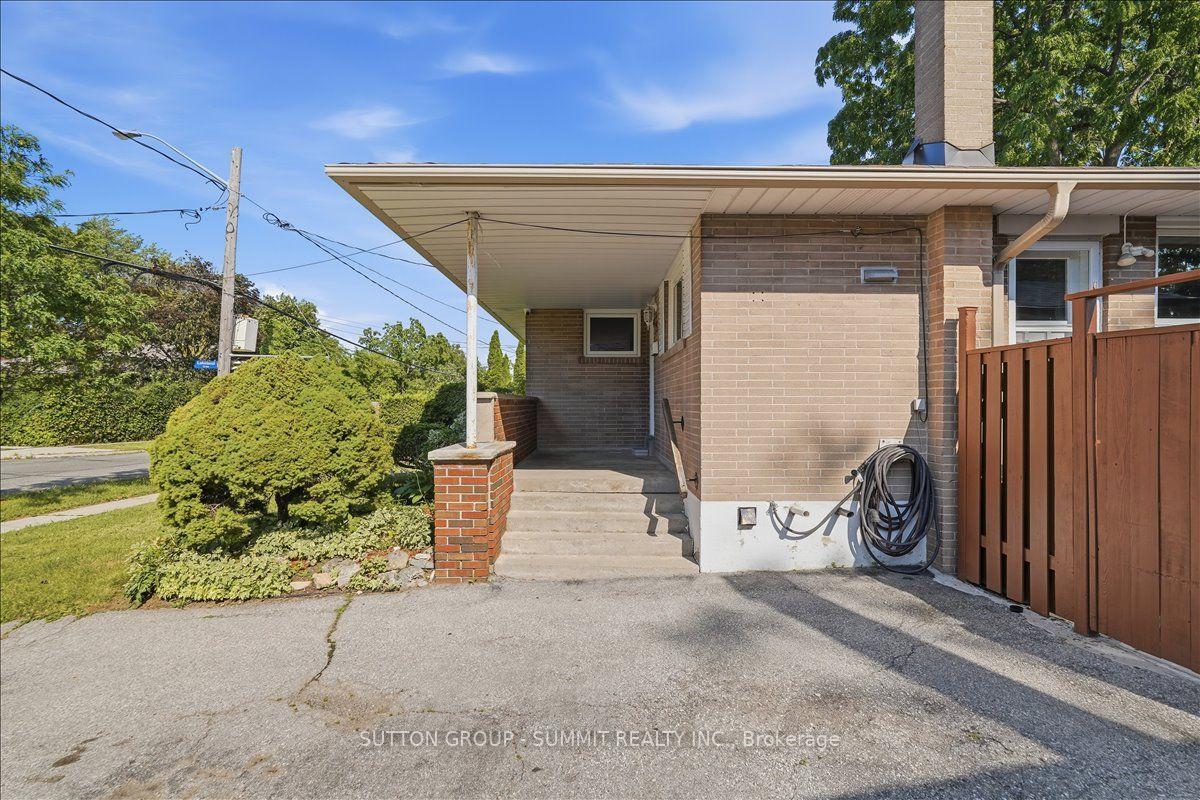 Photo 4 of 73 Thornbeck Drive, Scarborough, Woburn — HOMEH