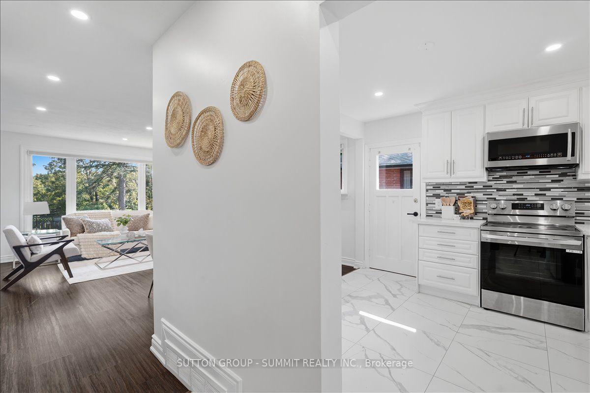 Photo 6 of 73 Thornbeck Drive, Scarborough, Woburn — HOMEH