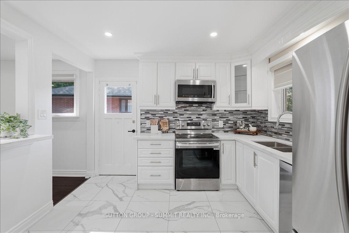 Photo 7 of 73 Thornbeck Drive, Scarborough, Woburn — HOMEH