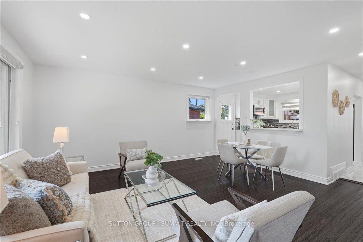 Photo 13 of 73 Thornbeck Drive, Scarborough, Woburn — HOMEH